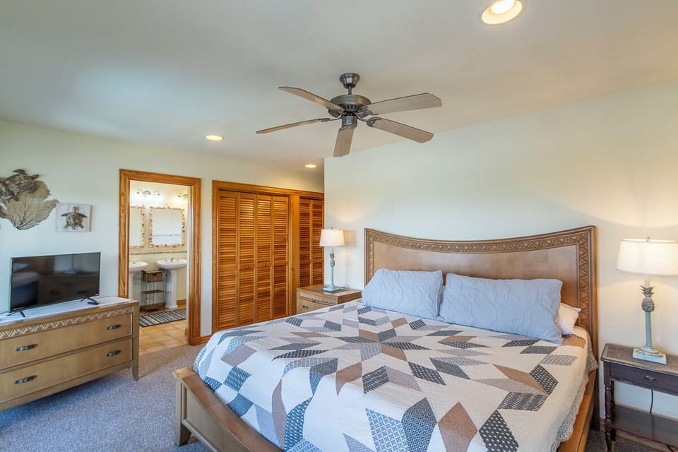 Mid Level King En Suite