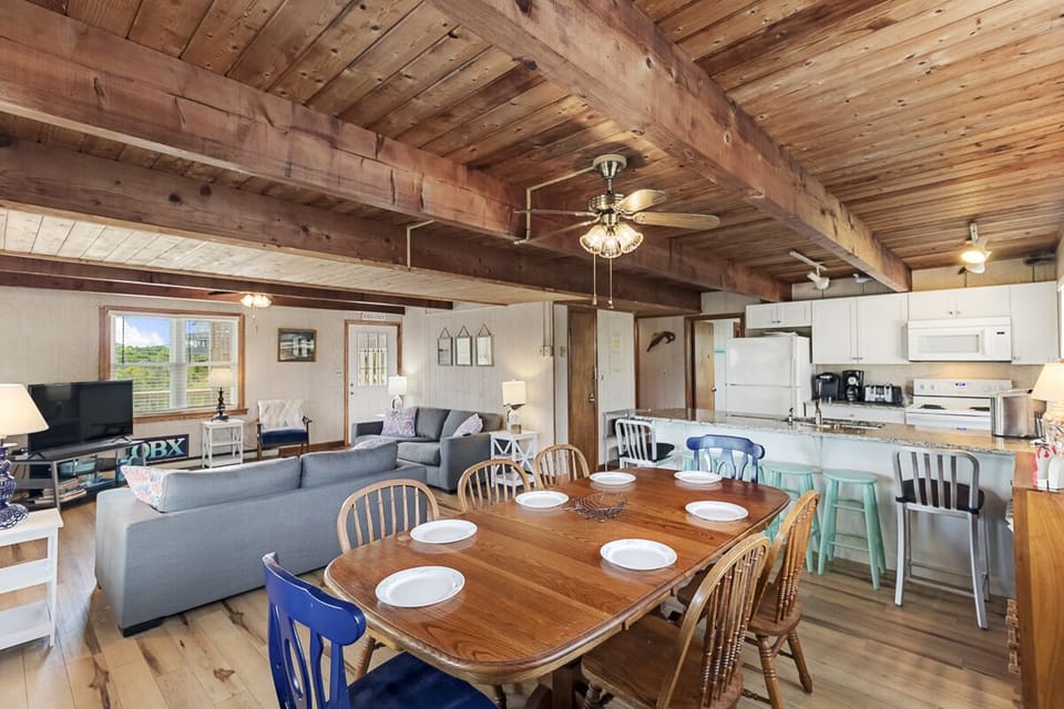 Mid Level Dining Area
