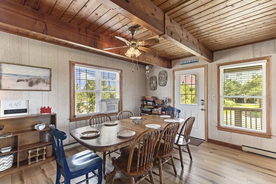 Mid Level Dining Area