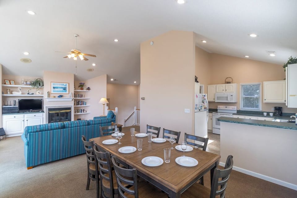 Top Level Dining Area
