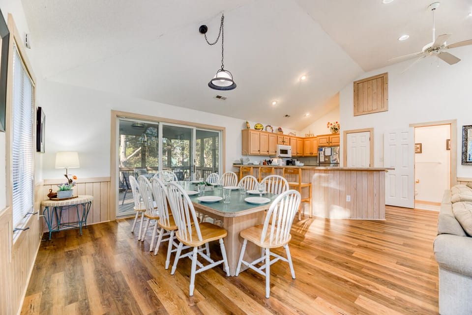Top Level Dining Area