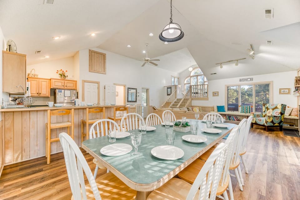 Top Level Dining Area