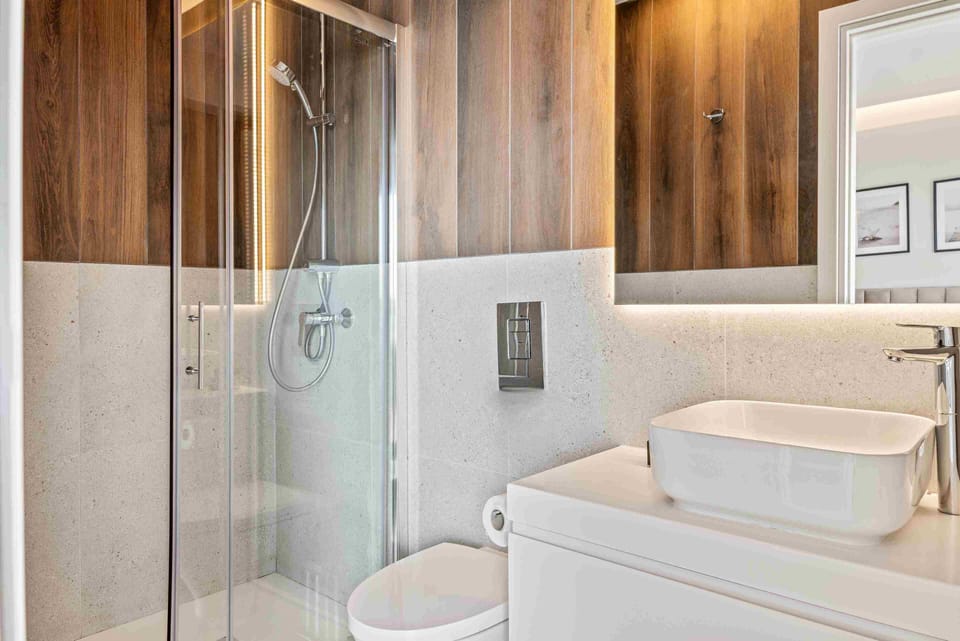 Luxury Studio | Bathroom