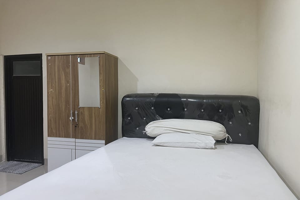 Standard Double Room | WiFi (free), bed sheets