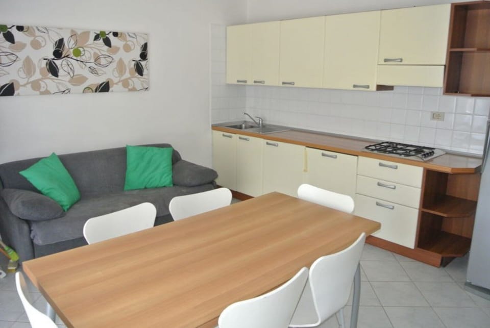 Apartment, 3 Bedrooms, Balcony, Garden View | Interior