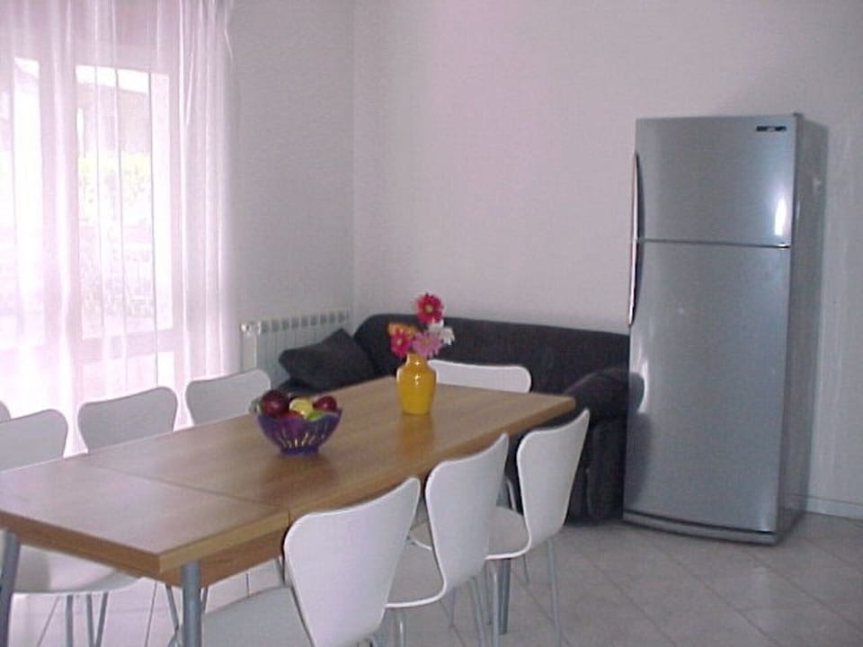 Apartment, 3 Bedrooms, Balcony, Garden View | Dining