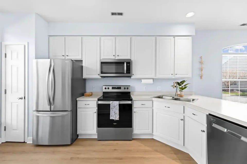 Full kitchen