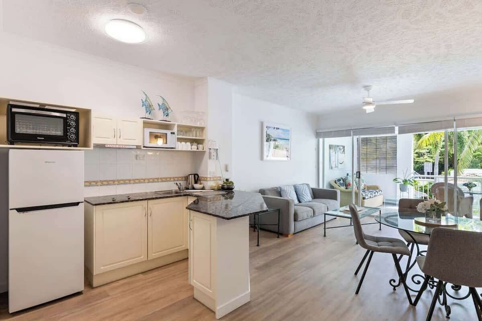 The kitchen has ample storage and bench space to ensure you can enjoy making home cooked creations with ease. 
