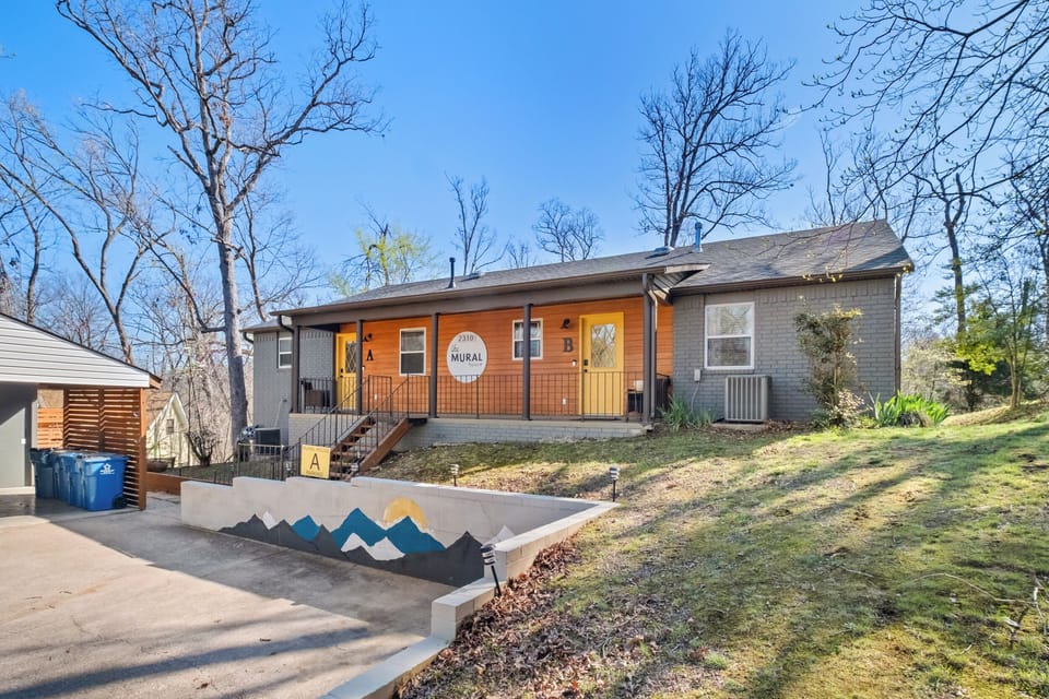 Welcome to Mural House Lodge - Both units A & B!