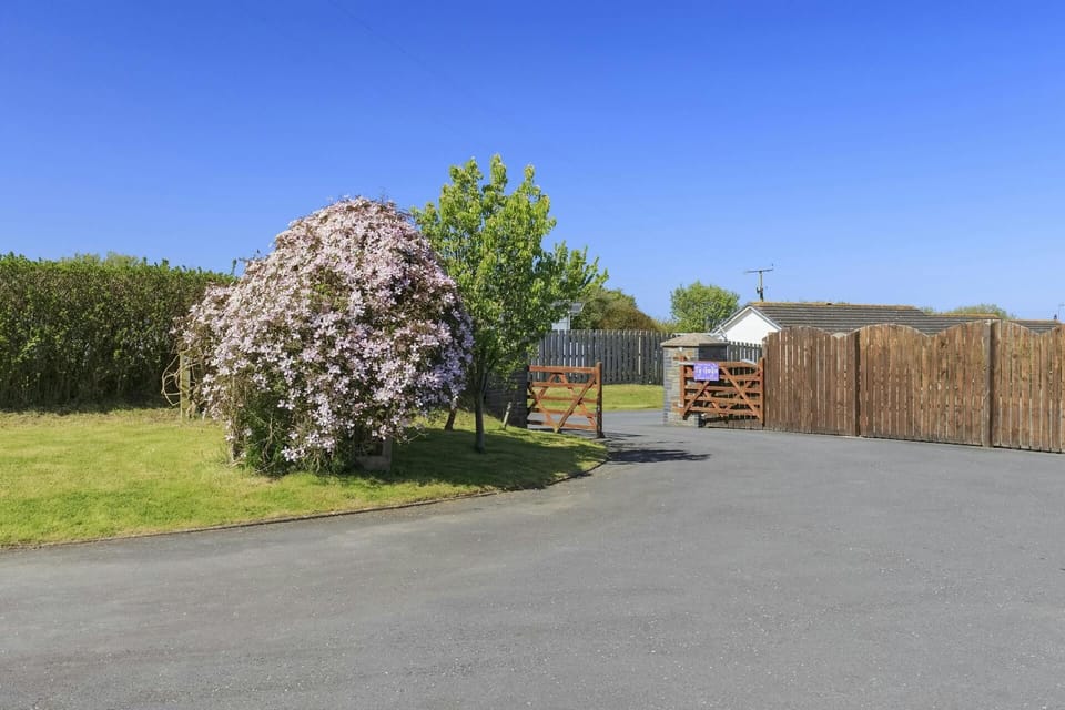 Entrance to Swn y Mor with driveway and lawn area