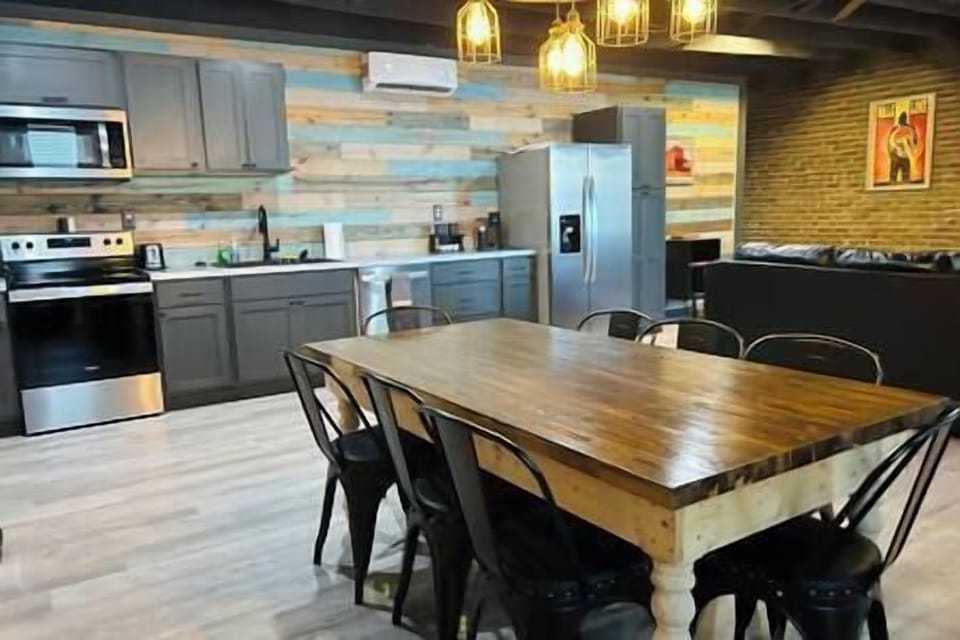 Eat-in kitchen and dining with plenty of room at the table for everyone!