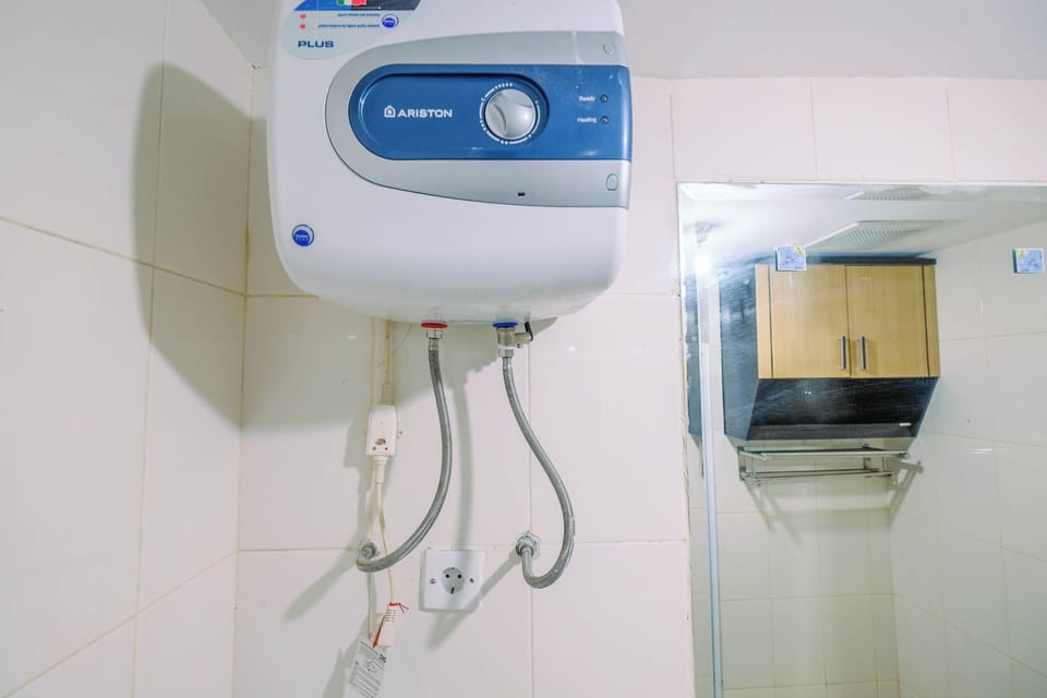 Apartment | Bathroom | Shower, towels, soap, shampoo