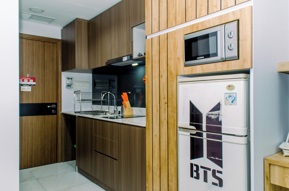 Apartment | Private kitchen | Fridge, microwave, stovetop, electric kettle