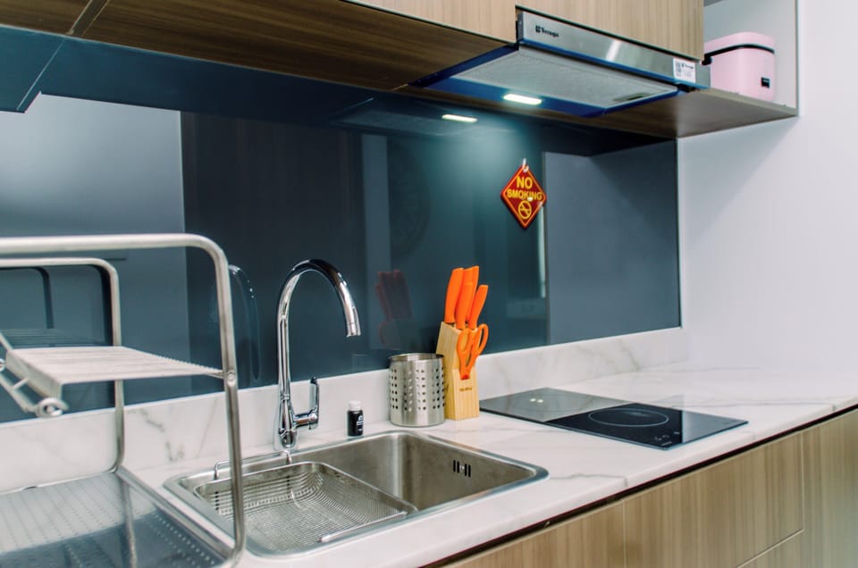 Apartment | Private kitchen | Fridge, microwave, stovetop, electric kettle