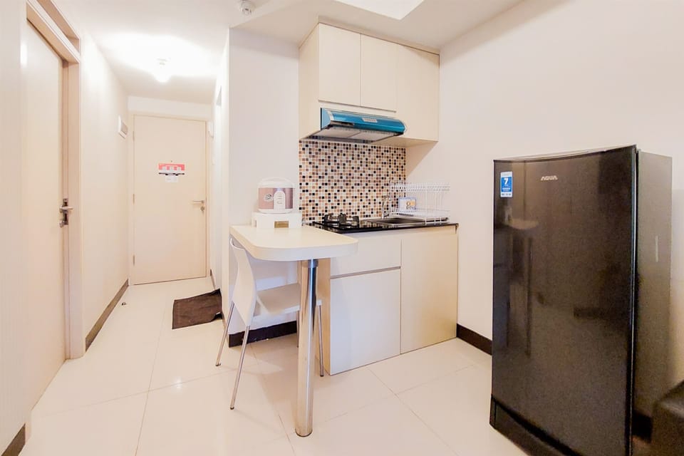 Apartment | Private kitchen | Fridge, stovetop, electric kettle, rice cooker