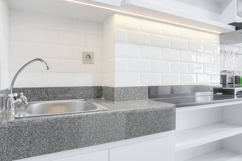 Studio | Private kitchen | Fridge, microwave, stovetop, electric kettle