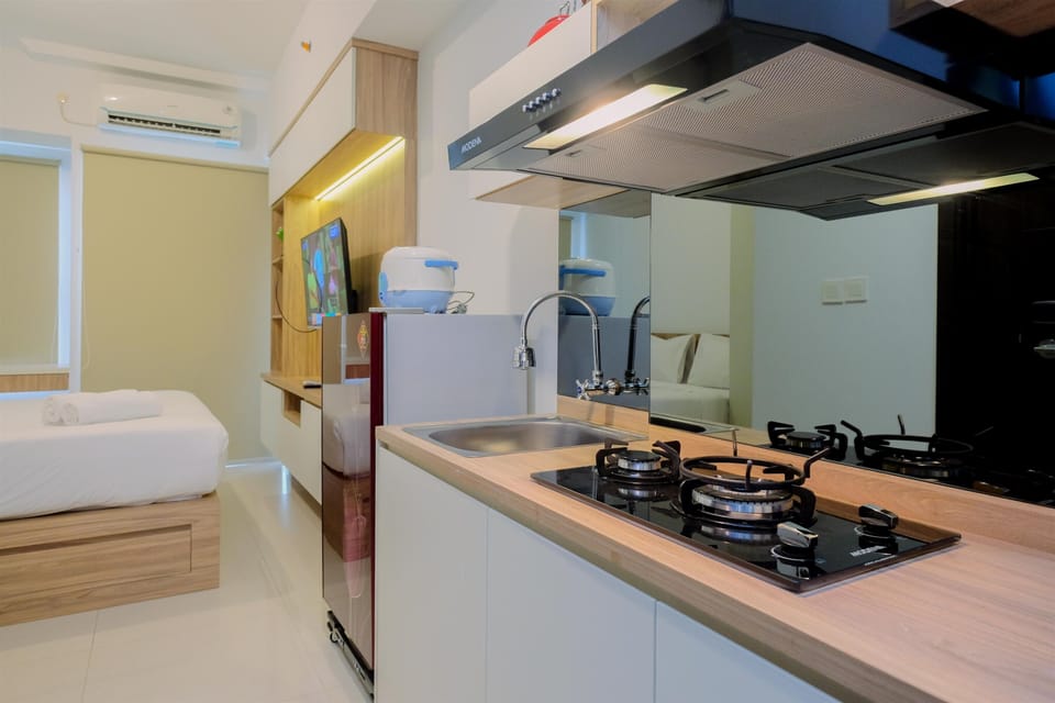 Studio | Private kitchen | Full-size fridge, stovetop