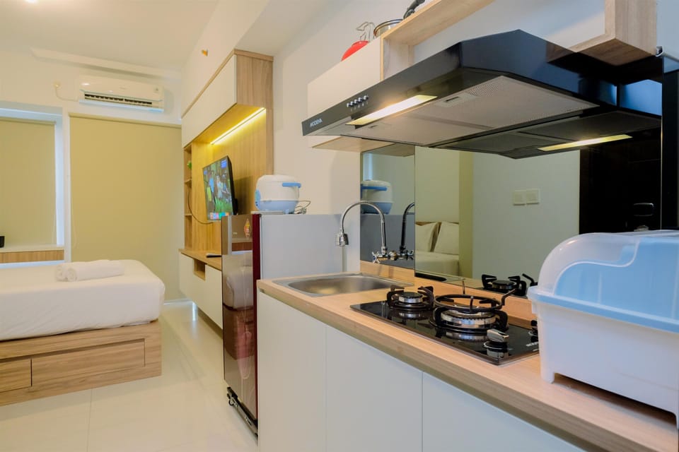 Studio | Private kitchen | Full-size fridge, stovetop