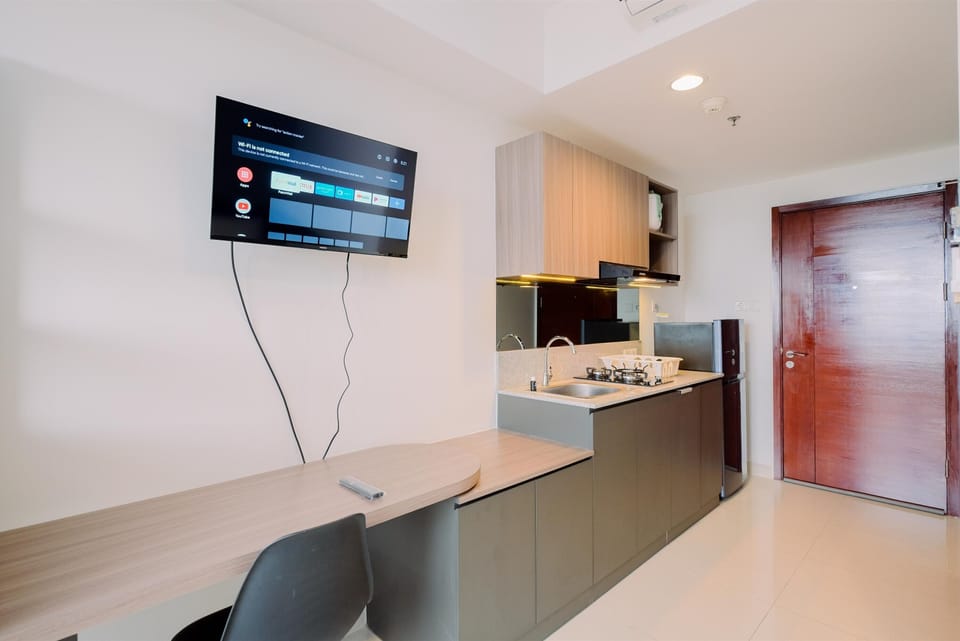 Studio | Private kitchen | Full-size fridge, stovetop