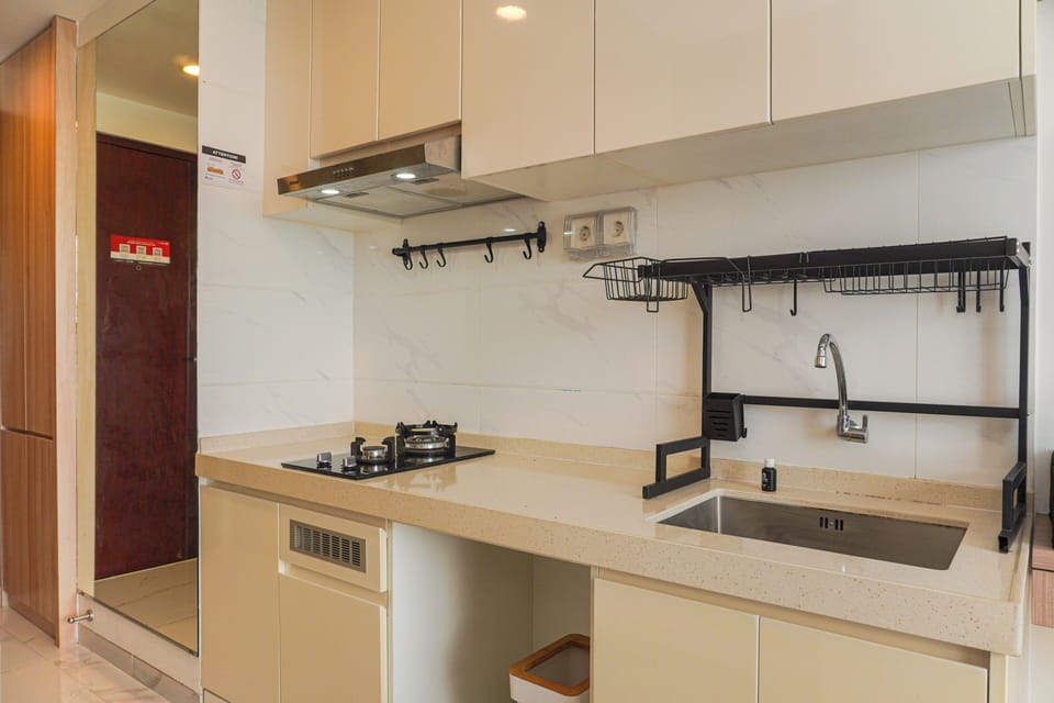 Studio | Private kitchen | Full-size fridge, stovetop, electric kettle