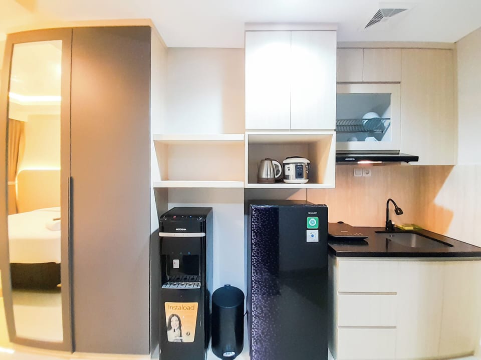 Studio | Private kitchen | Full-size fridge, stovetop, electric kettle