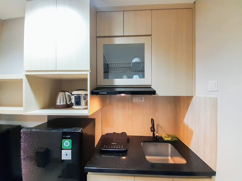 Studio | Private kitchen | Full-size fridge, stovetop, electric kettle