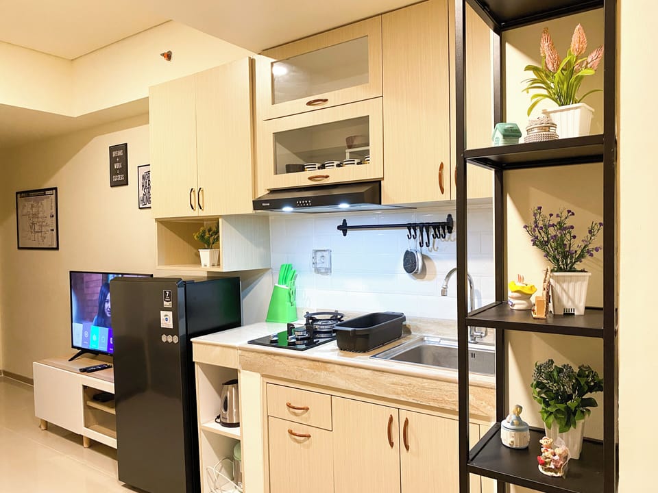 Apartment | Private kitchen | Fridge, stovetop, rice cooker