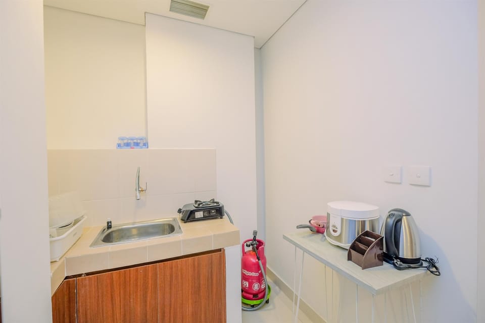 Apartment | Private kitchen | Fridge, stovetop, rice cooker