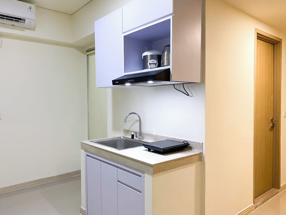 Apartment | Private kitchen | Fridge, stovetop, rice cooker