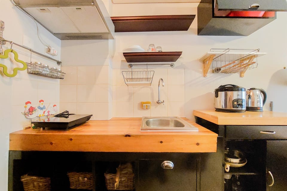 Studio | Private kitchen | Mini-fridge, stovetop, rice cooker