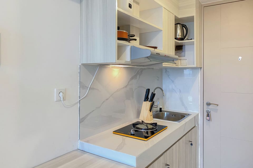 Studio | Private kitchen | Full-size fridge, stovetop