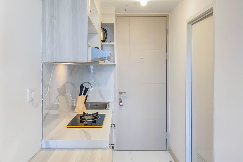 Studio | Private kitchen | Full-size fridge, stovetop
