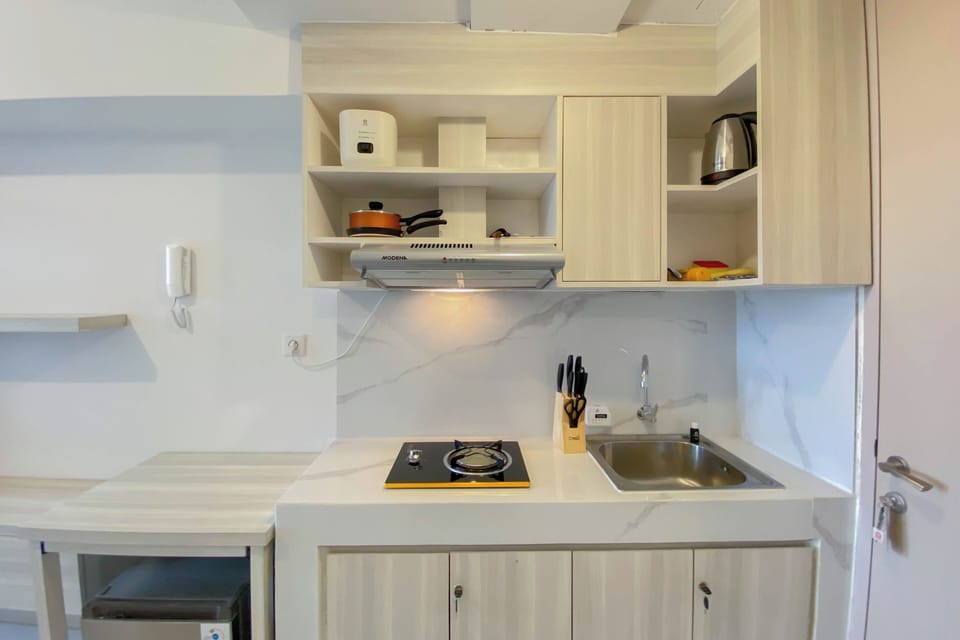 Studio | Private kitchen | Full-size fridge, stovetop