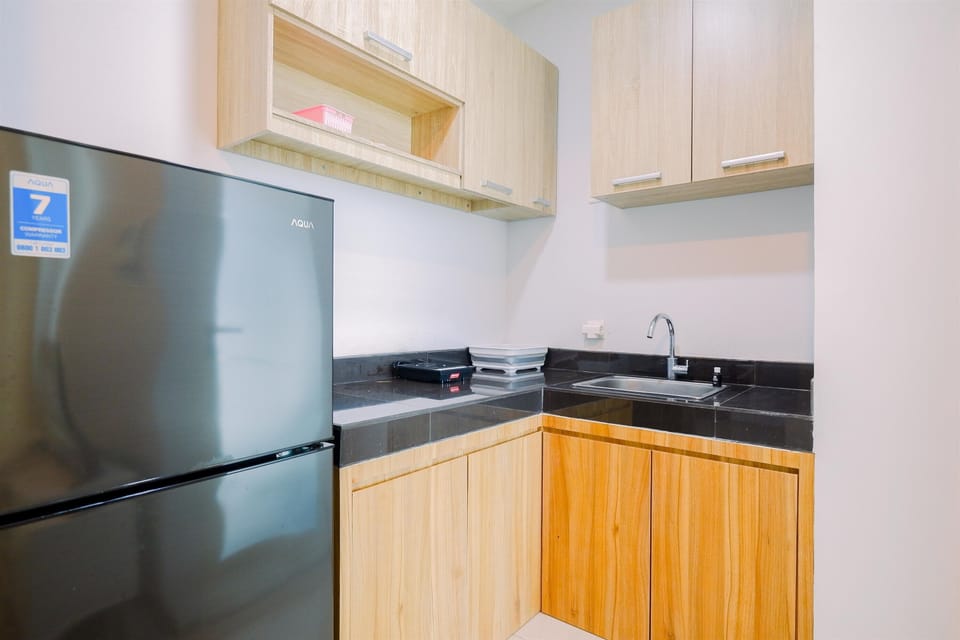 Apartment | Private kitchen | Full-size fridge, stovetop, electric kettle
