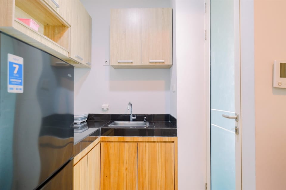 Apartment | Private kitchen | Full-size fridge, stovetop, electric kettle