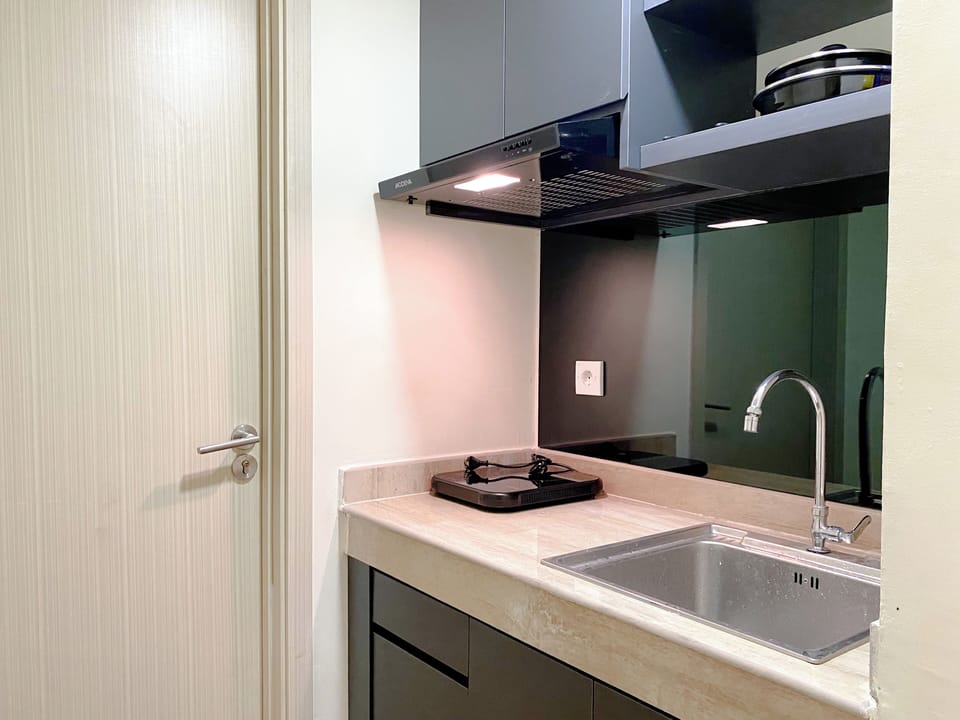 Apartment | Private kitchen | Full-size fridge, stovetop, electric kettle