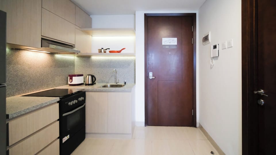 Studio | Private kitchen | Full-size fridge, stovetop, electric kettle