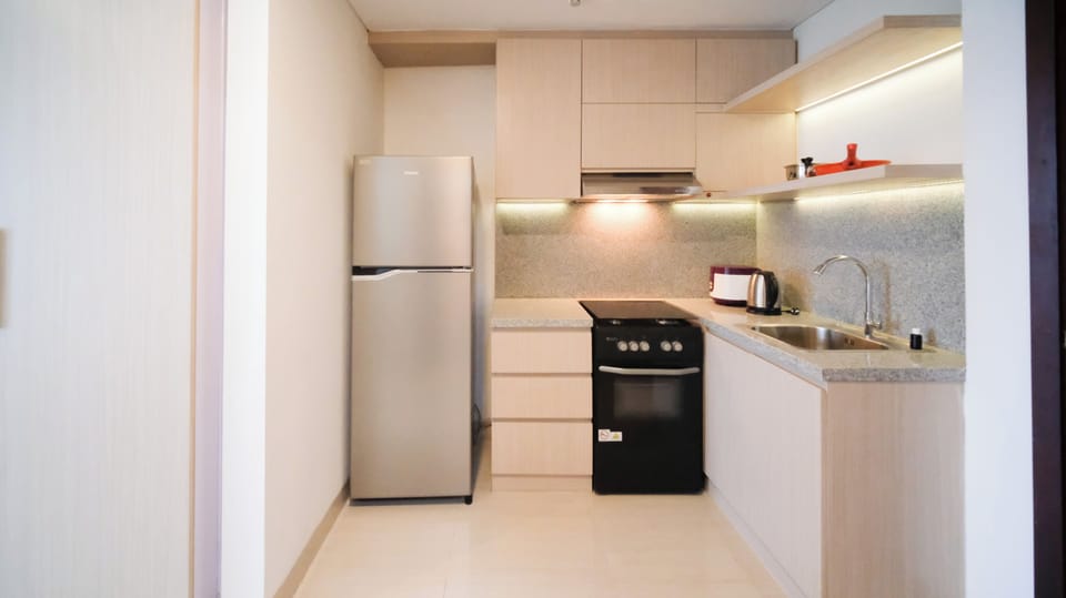 Studio | Private kitchen | Full-size fridge, stovetop, electric kettle