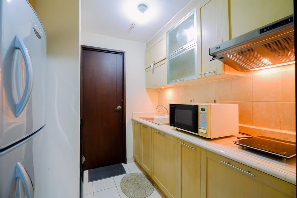 Apartment | Private kitchen | Full-size fridge, stovetop