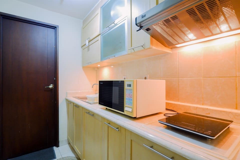 Apartment | Private kitchen | Full-size fridge, stovetop