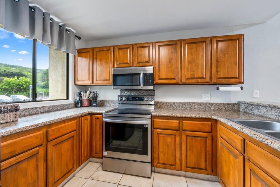 Condo, Multiple Beds (Country Club Villas#326) | Private kitchen | Oven, toaster, paper towels