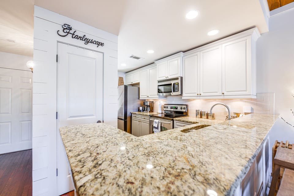 Kitchen | Cuisinart Toaster Oven/Air Fryer | Trash Bags & Paper Towels