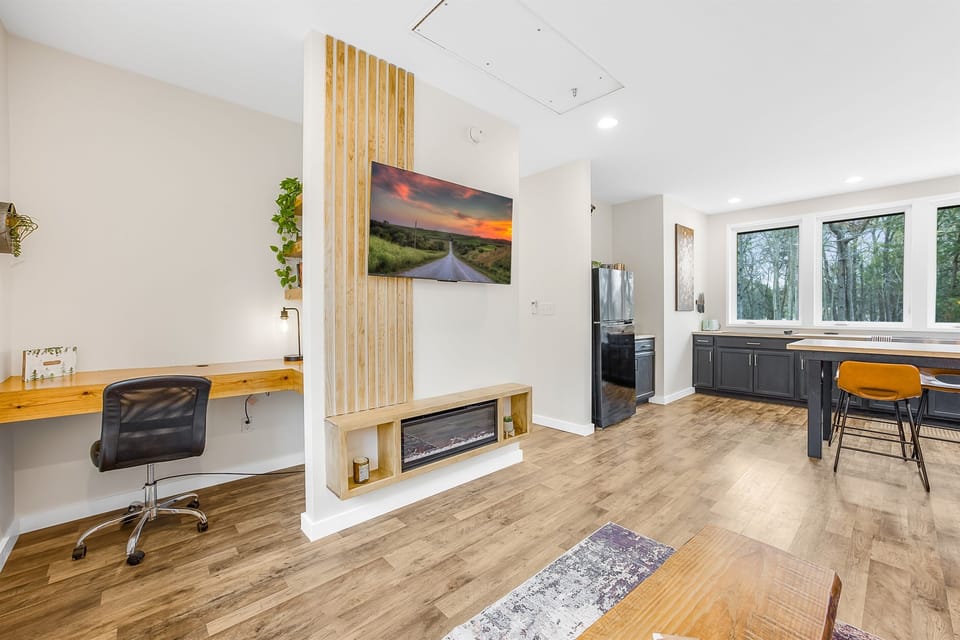 Work with a wooded view in our stylish office space – productivity meets tranquility.