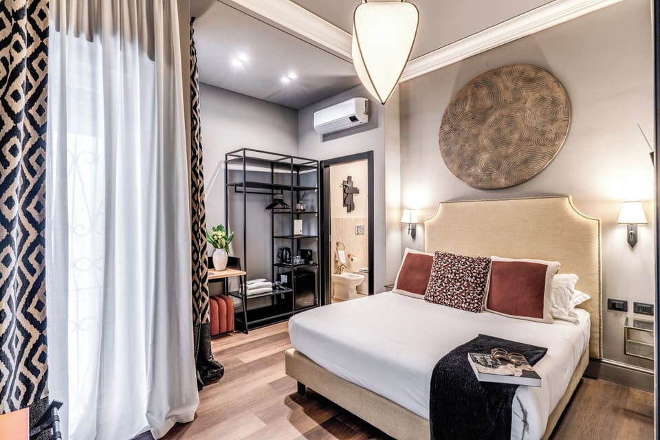 Deluxe Room | Down comforters, in-room safe, desk, laptop workspace