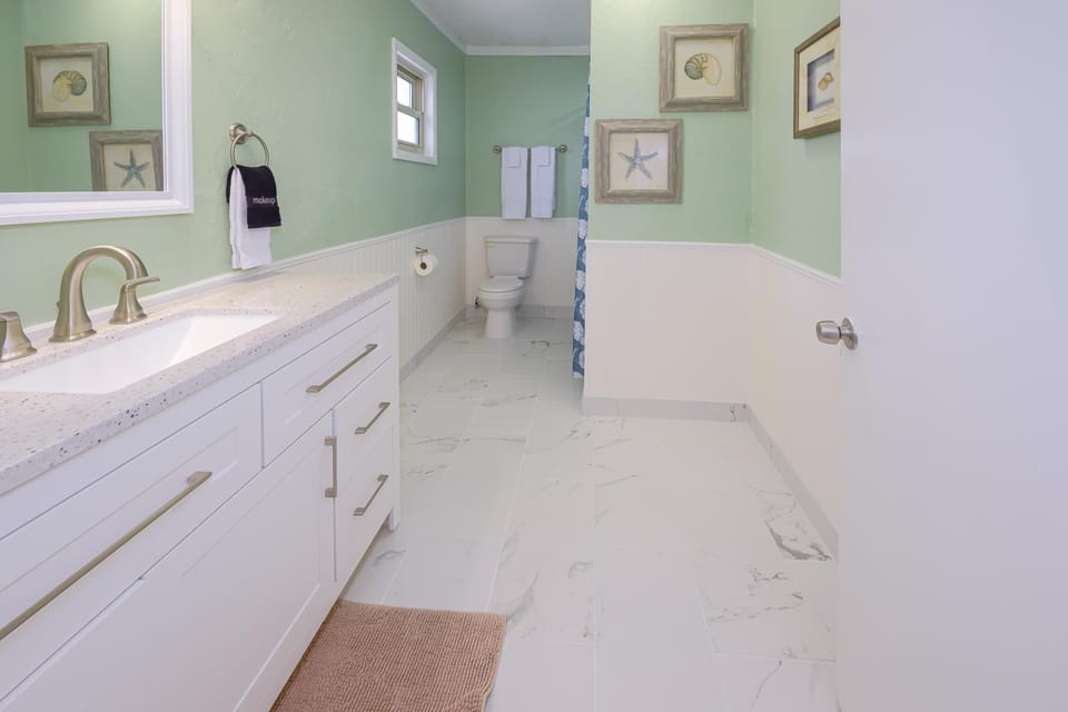 Recently remodeled full bath stocked with basic linen!