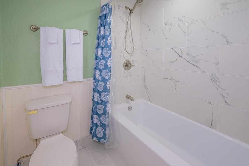 Bath/shower combination perfect for all ages!
