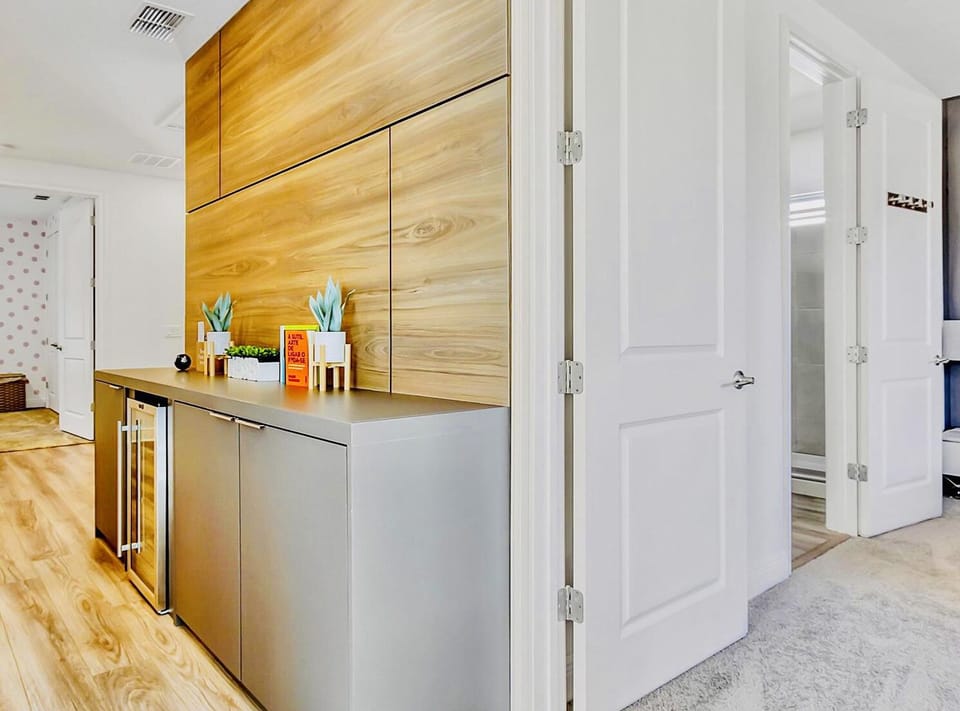 836DM-UpstairsLivingRoom