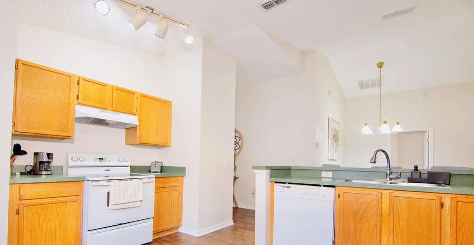 17413SILVERCREEK-KITCHEN3