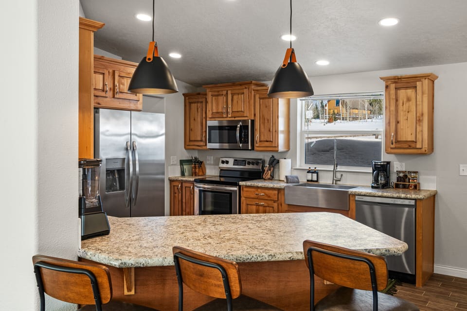 House | Private kitchen | Full-size fridge, microwave, oven, stovetop