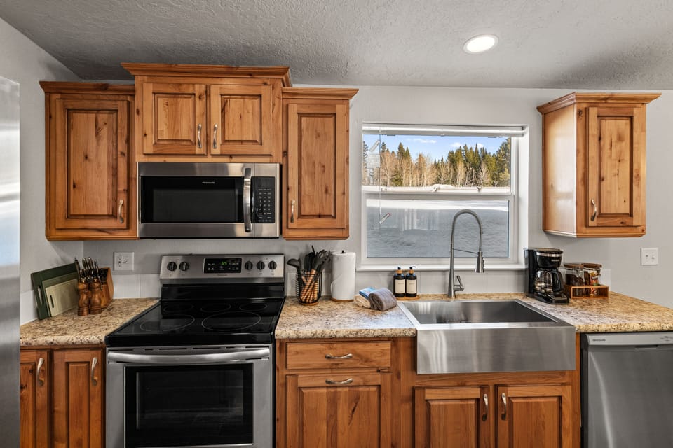 House | Private kitchen | Full-size fridge, microwave, oven, stovetop